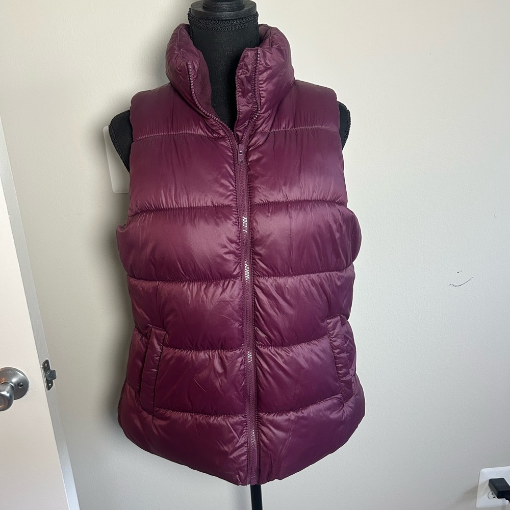Old Navy Women's Plum Puffer Vest M